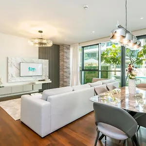 Fam Living - Walk - Opulent Living Apartment